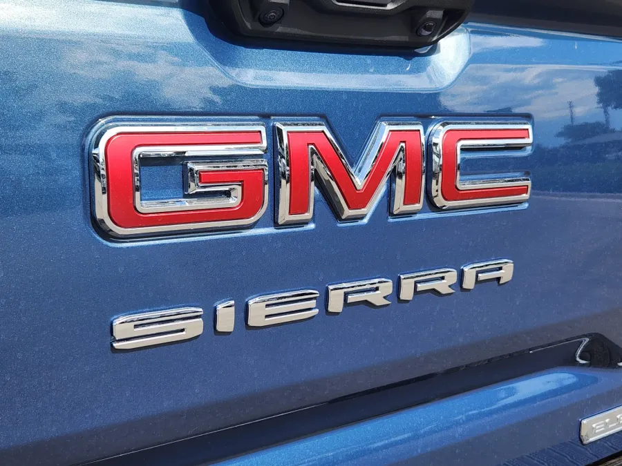2025 GMC Sierra 1500 Elevation | Photo 14 of 29