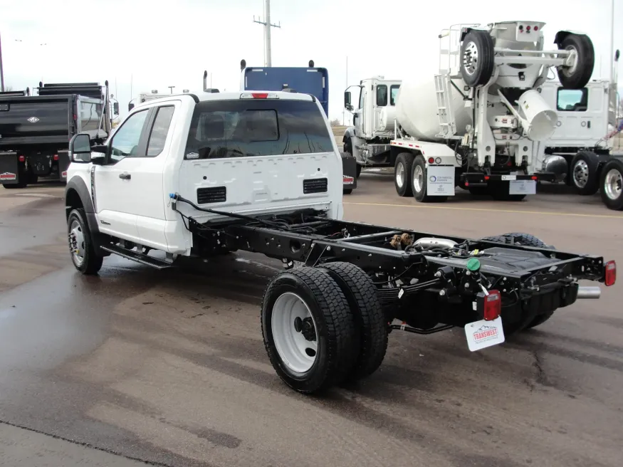 2026 Ford F-550 | Photo 3 of 11