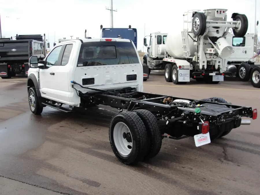 2026 Ford F-550 | Photo 3 of 11