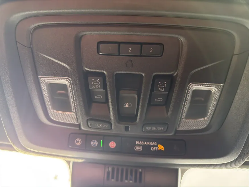 2023 GMC Sierra 1500 AT4 | Photo 20 of 22