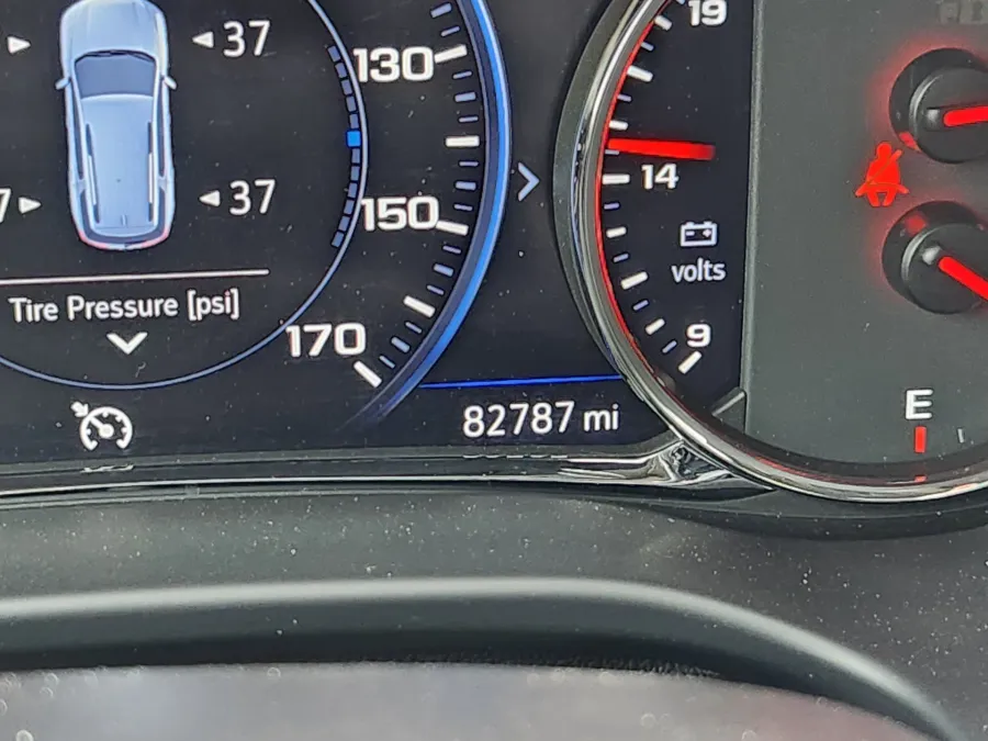 2023 GMC Acadia AT4 | Photo 21 of 27