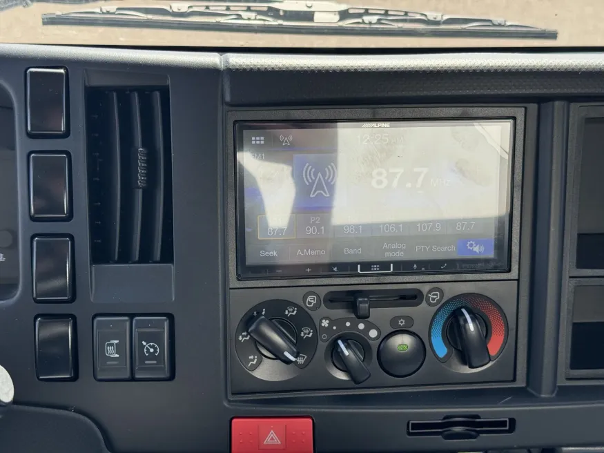 2025 Isuzu NRR GAS | Photo 21 of 22