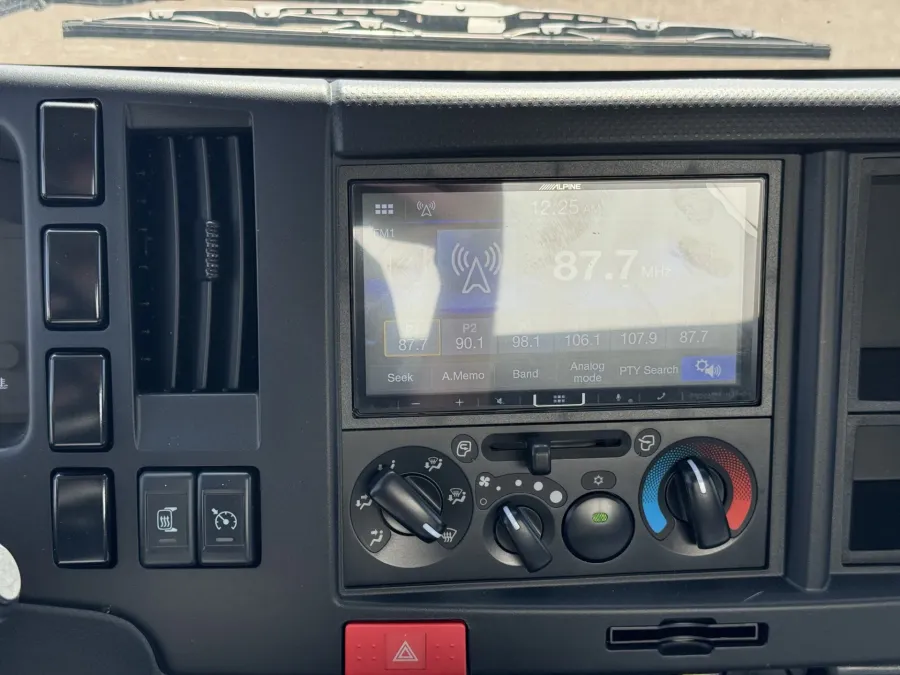 2025 Isuzu NRR GAS | Photo 21 of 22
