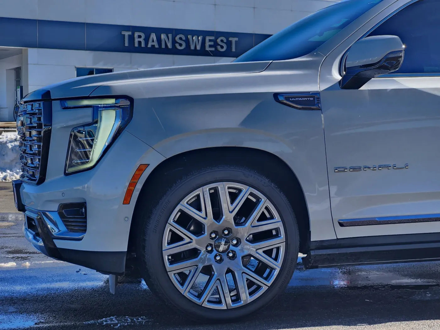 2025 GMC Yukon Denali Ultimate | Photo 4 of 24