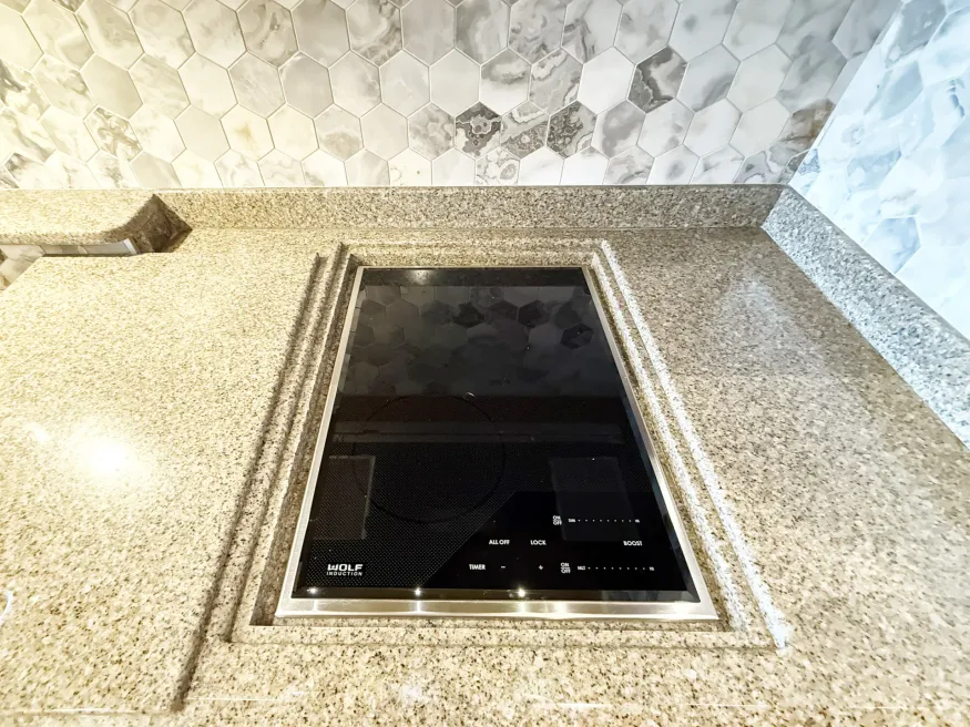 2017 Emerald Prevost X3-45 Double Slide | Photo 12 of 34