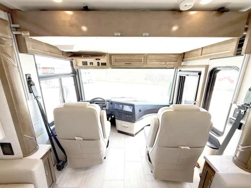 2027 Newmar Ventana 4345 | Photo 7 of 33