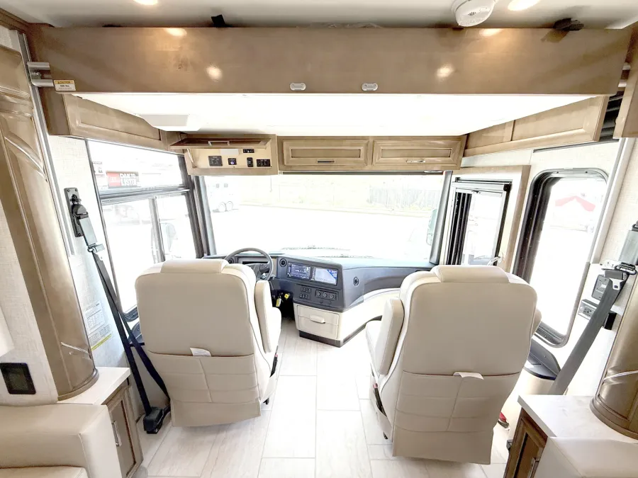 2027 Newmar Ventana 4345 | Photo 7 of 33