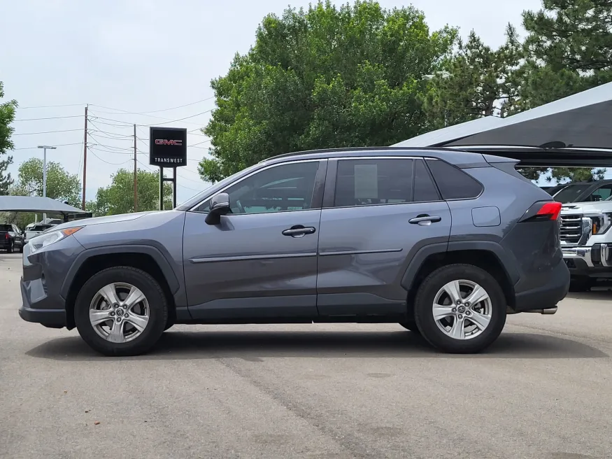 2020 Toyota RAV4 XLE | Photo 3 of 26
