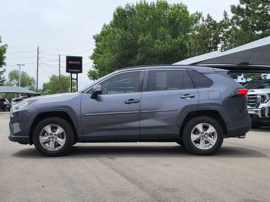 2020 Toyota RAV4 XLE | Photo 3 of 26
