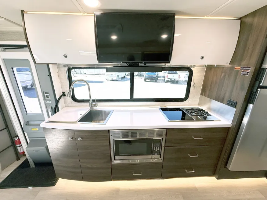 2021 Winnebago Navion 24D | Photo 9 of 24