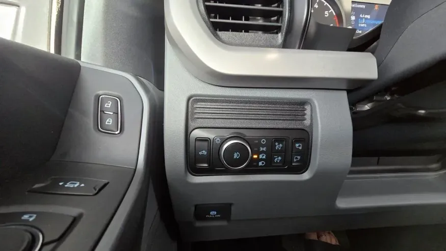 2026 Ford Super Duty F-350 | Photo 12 of 25