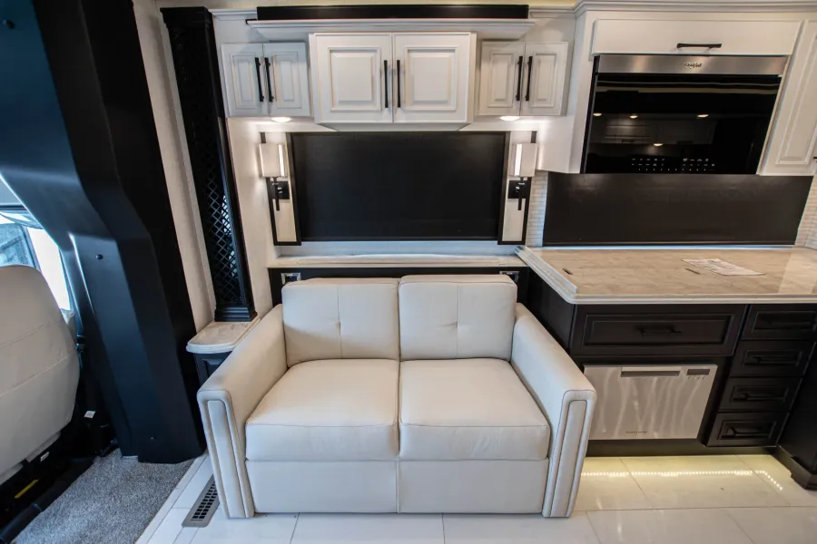 2026 Newmar Summit Aire 4505 | Photo 15 of 27