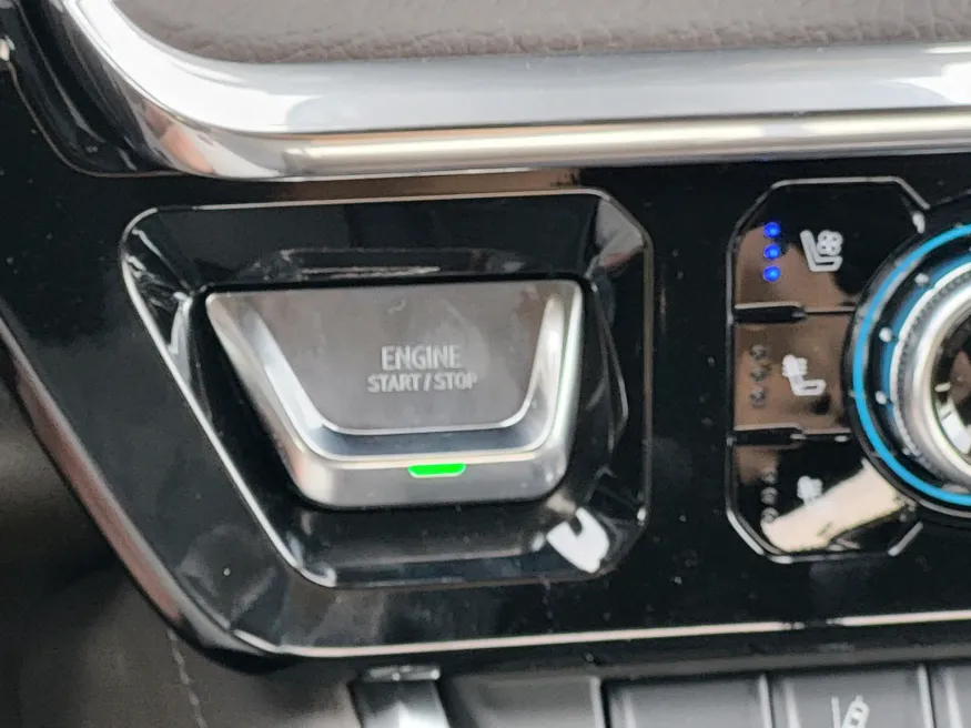 2026 GMC Sierra 2500HD Denali | Photo 17 of 25