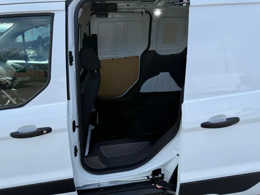 2023 Ford Transit Connect | Photo 10 of 19