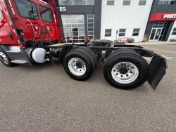 2018 Freightliner Cascadia 113 | Thumbnail Photo 2 of 10