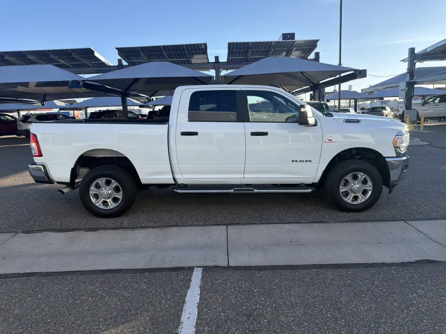 2024 RAM 2500 Big Horn | Photo 5 of 19