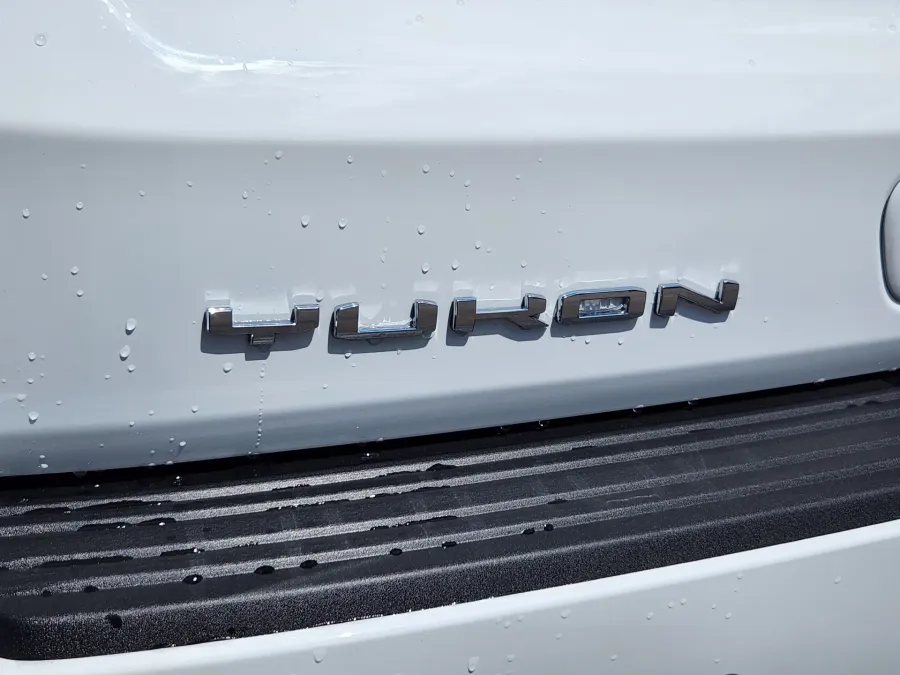2025 GMC Yukon XL Elevation | Photo 15 of 33