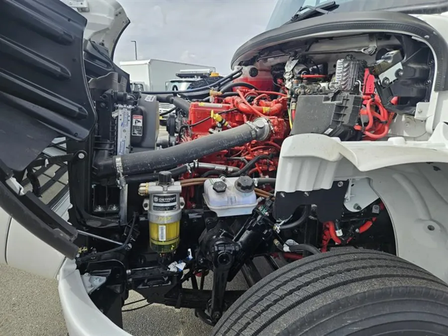 2025 Freightliner M2 106 | Photo 15 of 17