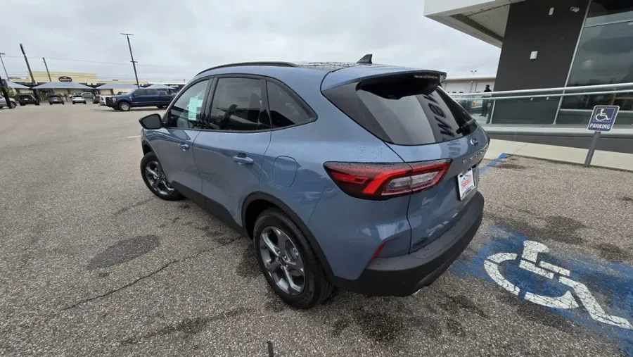 2026 Ford Escape | Photo 6 of 30