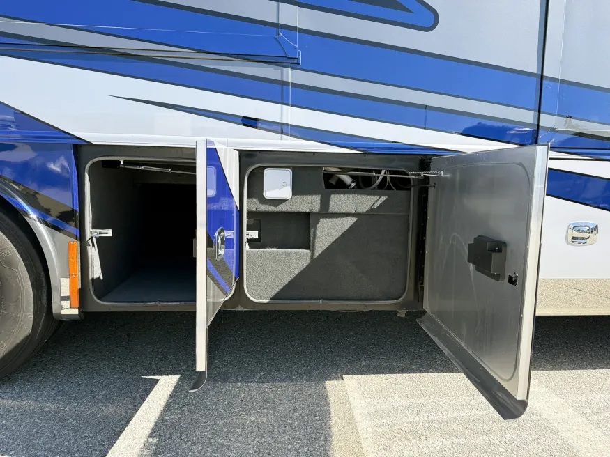 2023 Tiffin Allegro Bus 45FP | Photo 31 of 35