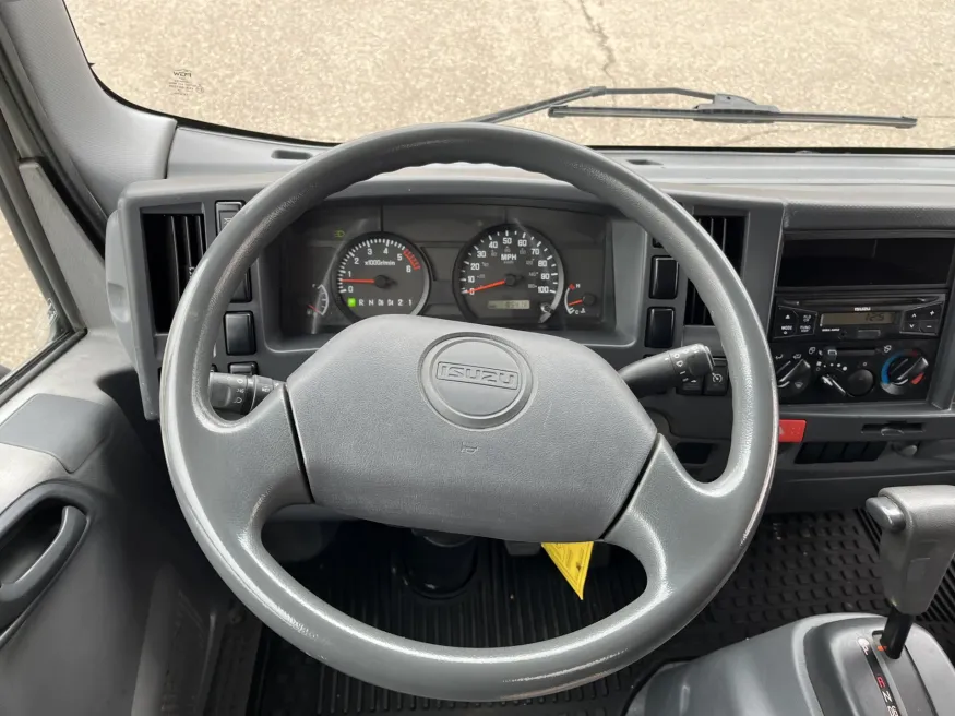 2015 Isuzu NPR | Photo 9 of 18