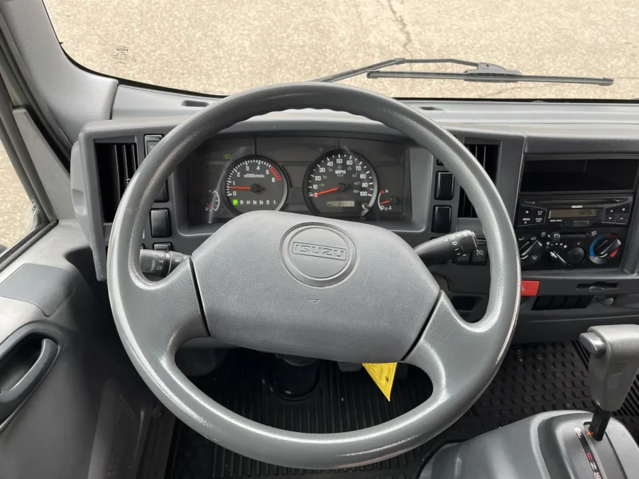 2015 Isuzu NPR | Photo 9 of 18