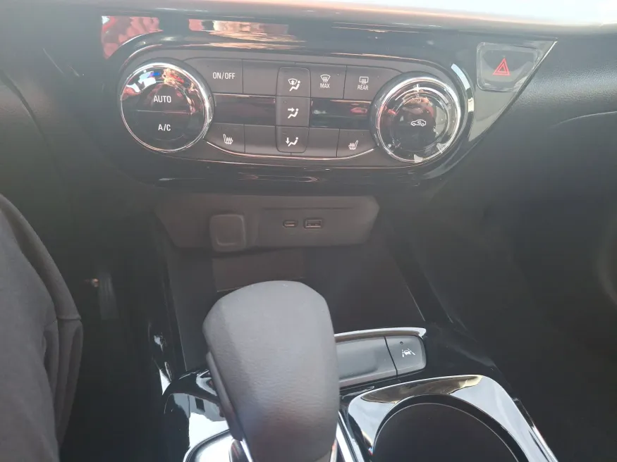 2026 Chevrolet Trax LT | Photo 15 of 18