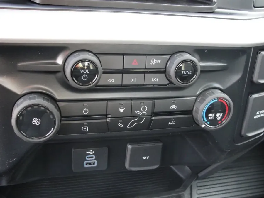 2026 Ford Super Duty F-350 XL | Photo 10 of 16