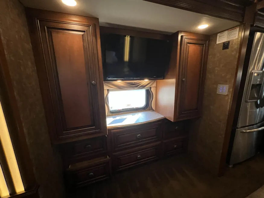 2014 Newmar Dutch Star 3736 | Photo 20 of 22