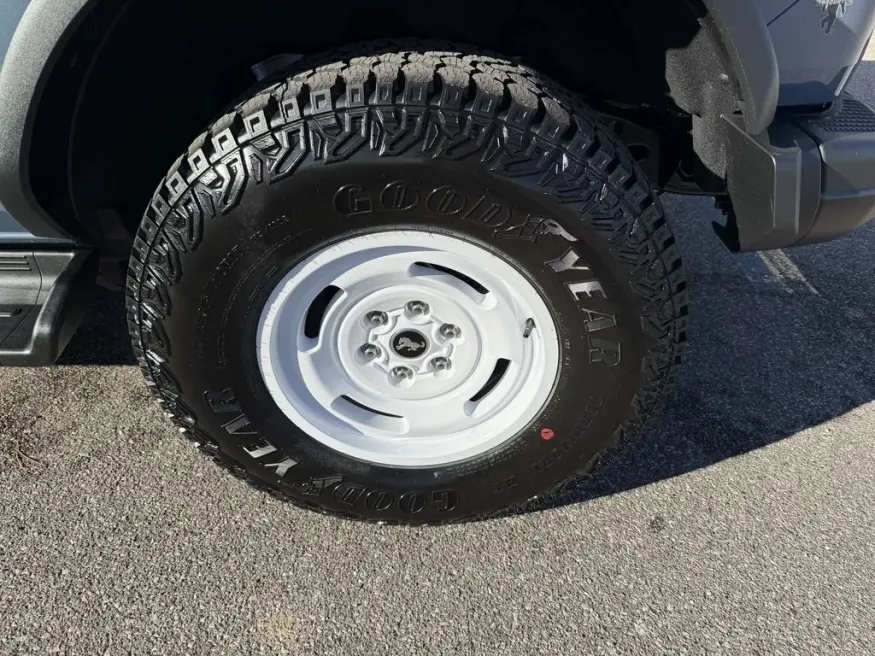 2025 Ford Bronco | Photo 10 of 26