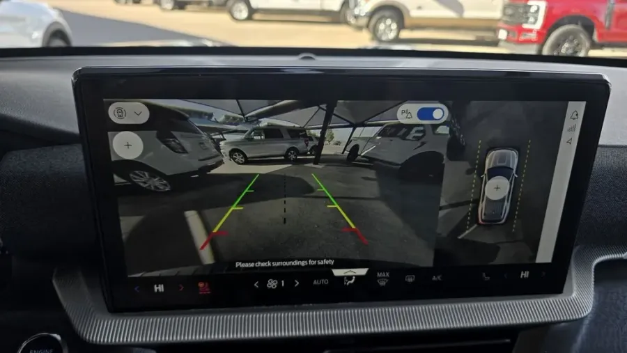 2025 Ford Explorer | Photo 23 of 35