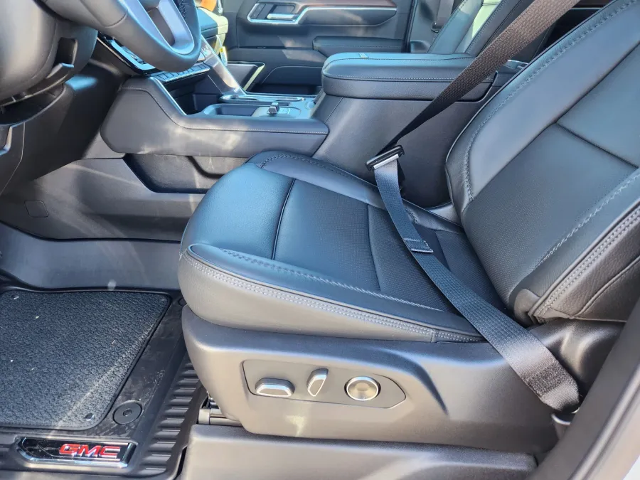 2026 GMC Sierra 2500HD Denali | Photo 8 of 31