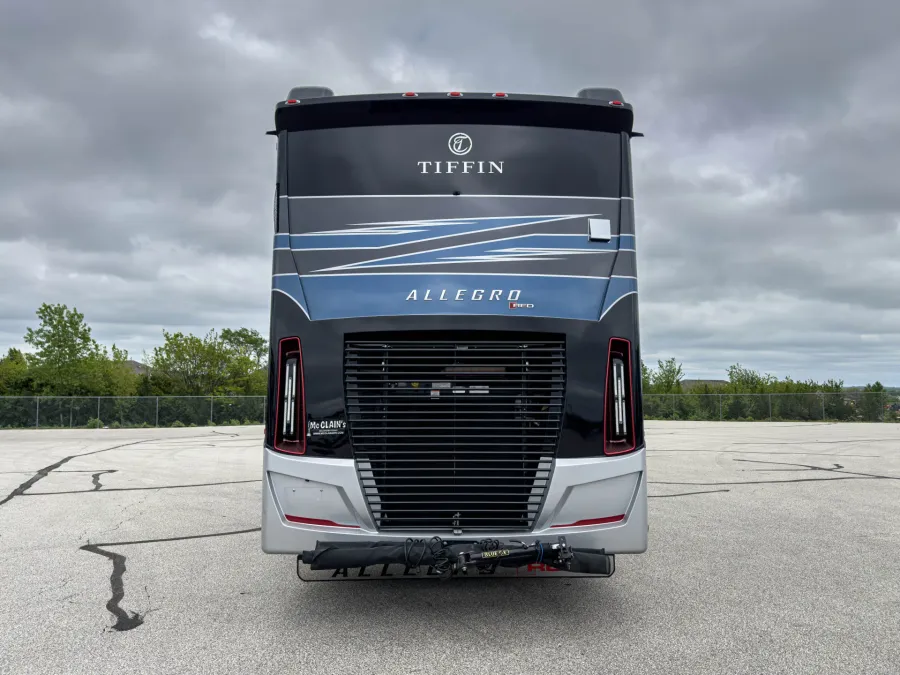 2023 Tiffin Allegro Red 33AA | Photo 5 of 25