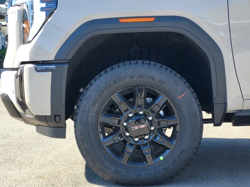 2026 GMC Sierra 2500HD AT4 | Photo 8 of 24