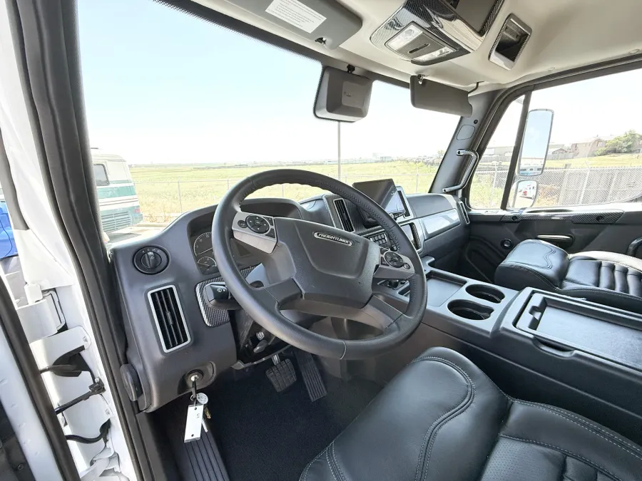 2025 Freightliner M2 106 Plus Summit Hauler | Photo 6 of 24