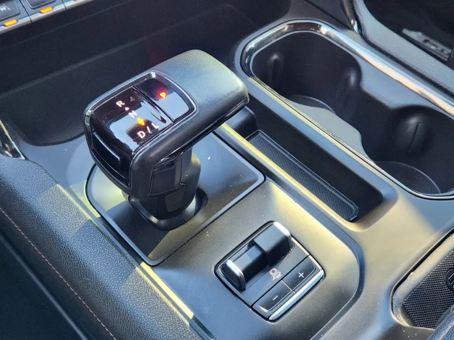 2022 GMC Sierra 1500 AT4 | Photo 15 of 22