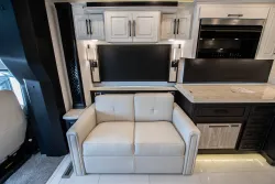 2026 Newmar Summit Aire 4505 | Thumbnail Photo 15 of 27