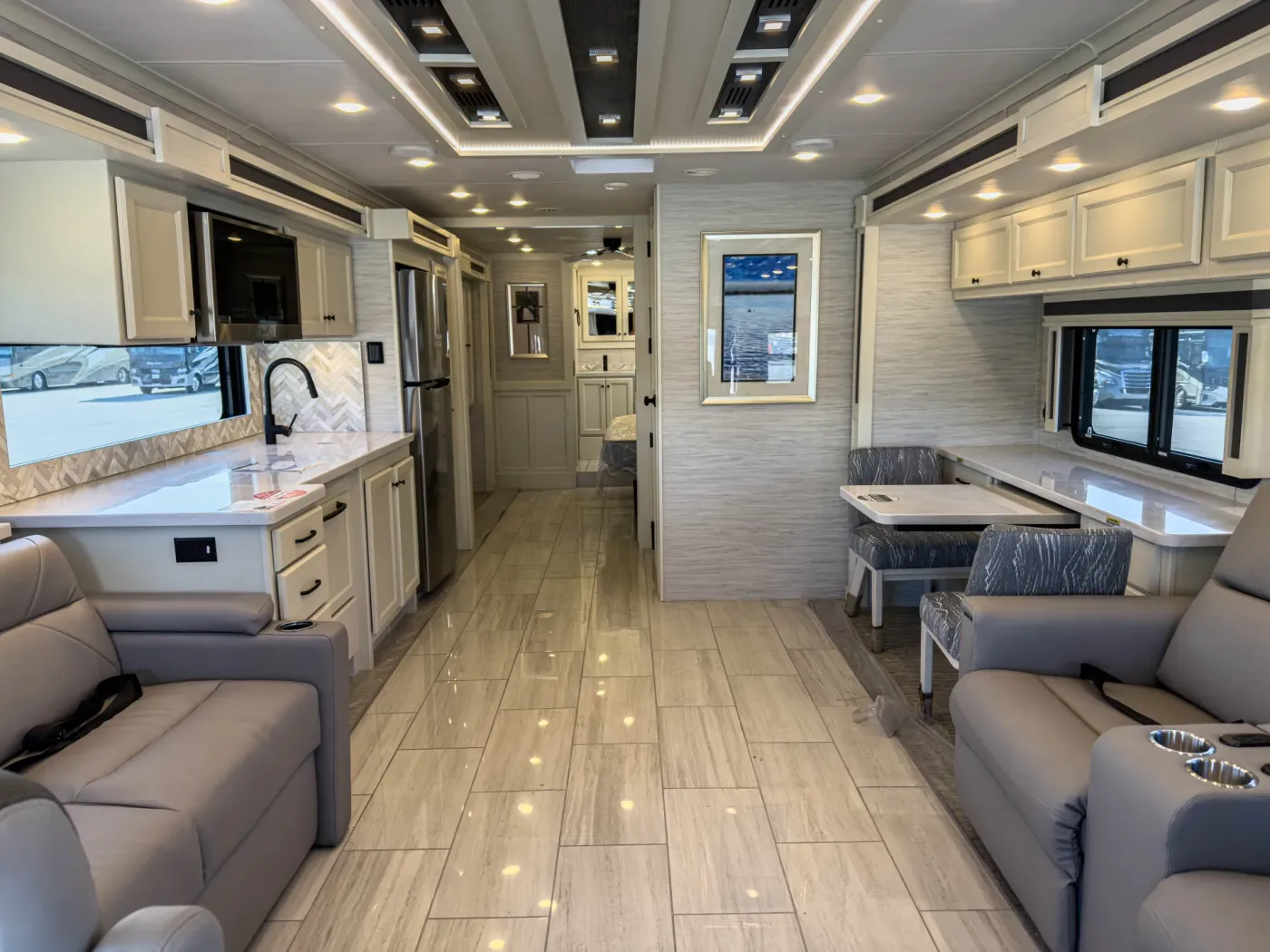 2026 Tiffin Allegro Red 37BA | Photo 2 of 28