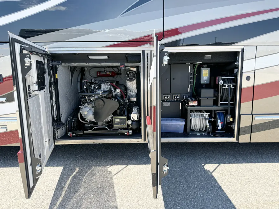 2023 Emerald Prevost H3-45 Double Slide | Photo 14 of 15