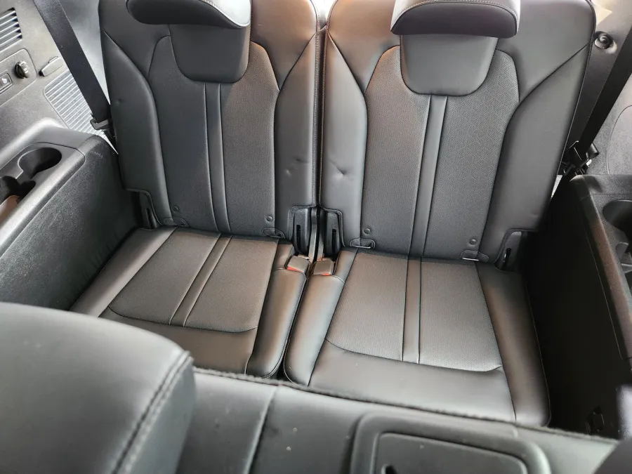 2023 Kia Sorento S | Photo 13 of 28