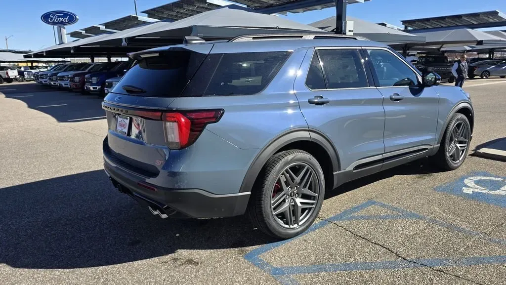 2026 Ford Explorer | Photo 5 of 36