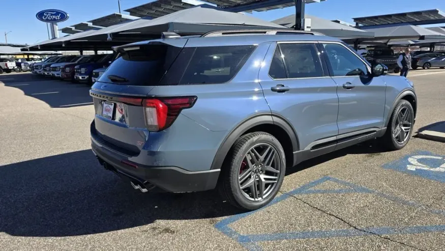 2026 Ford Explorer | Photo 5 of 36