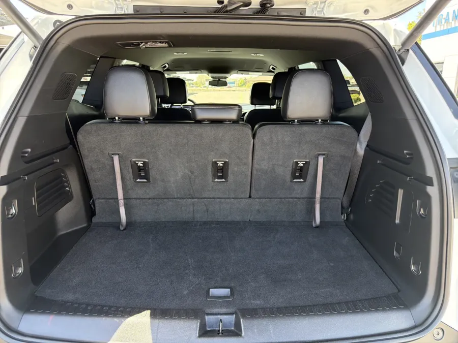 2025 Buick Enclave Preferred | Photo 8 of 21
