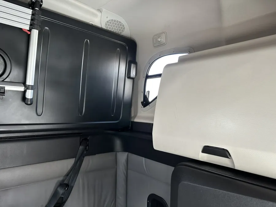 2022 Freightliner Cascadia 126 | Photo 13 of 21