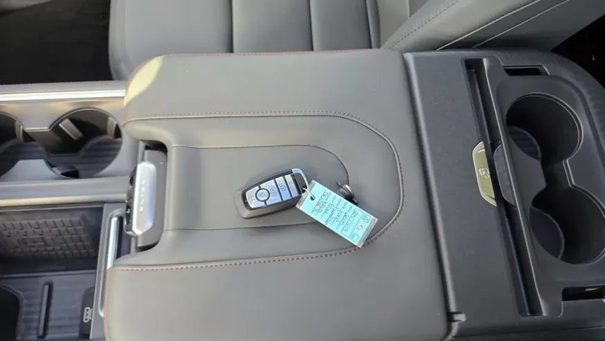 2025 Ford Expedition Max | Photo 30 of 40