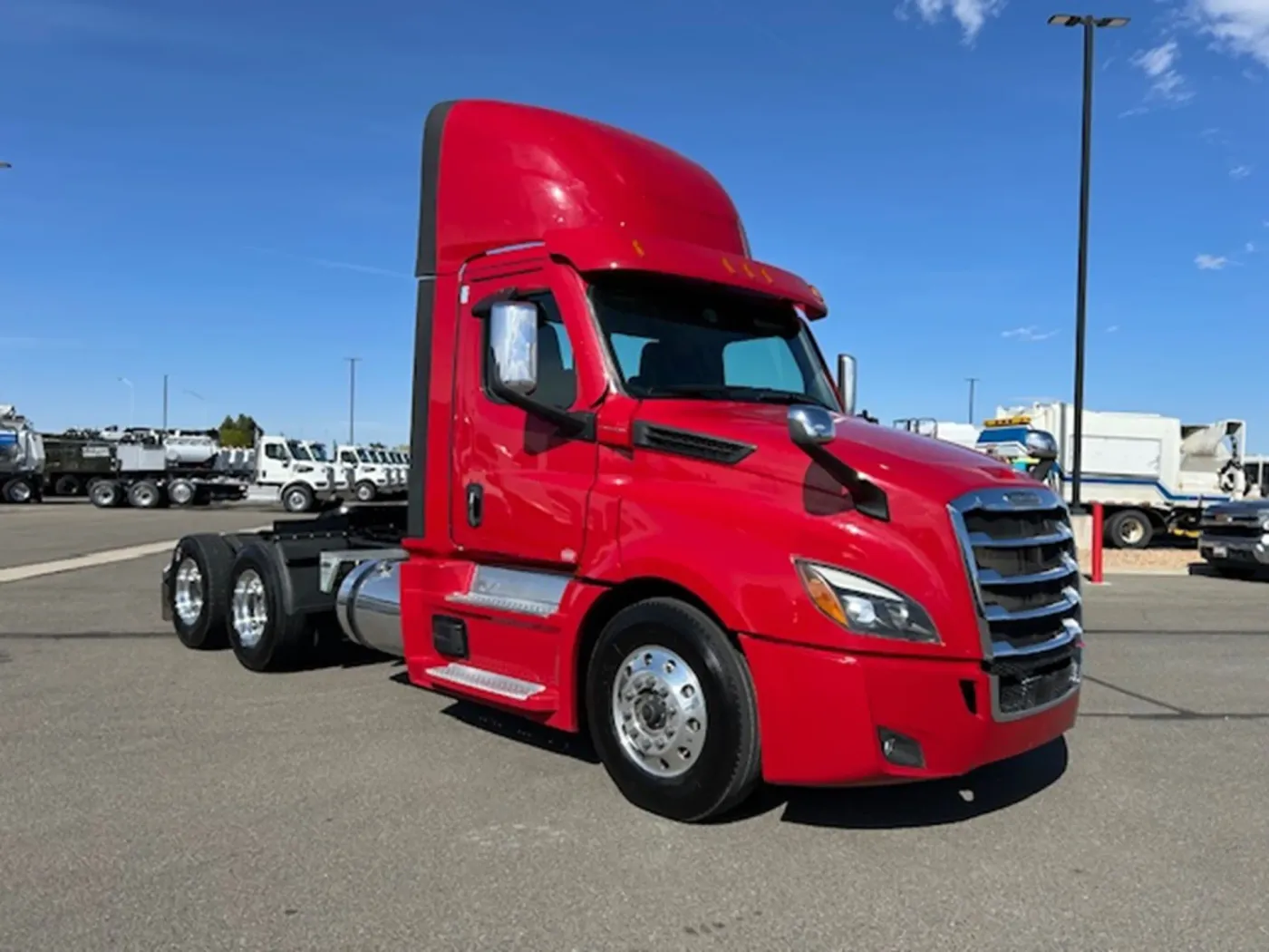 2023 Freightliner Cascadia 126 | Photo 5 of 13