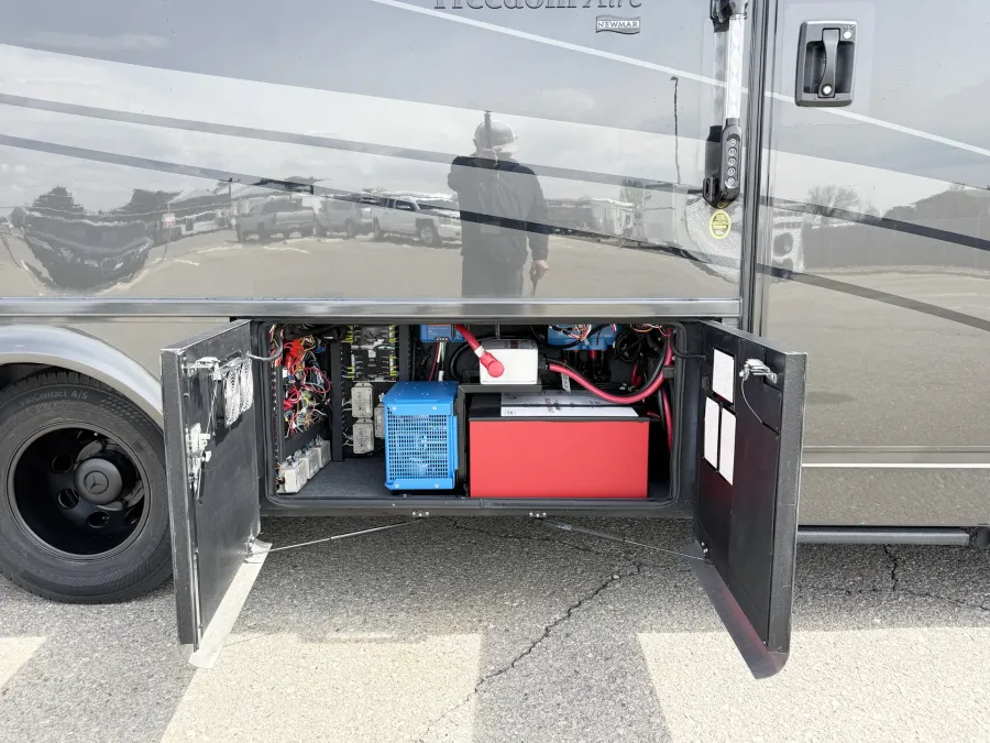 2027 Newmar Freedom Aire 2512 | Photo 23 of 25