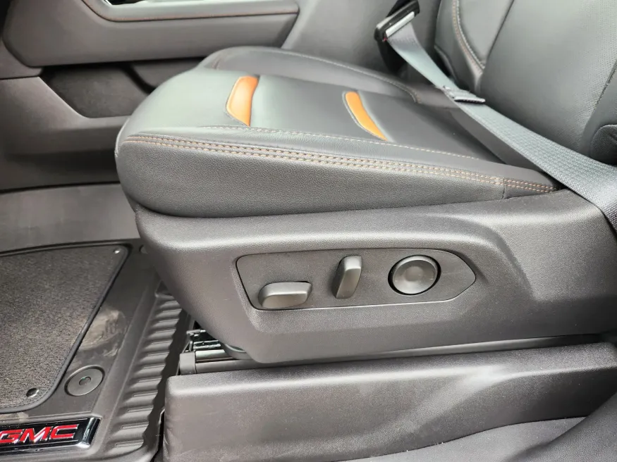 2025 GMC Sierra 2500HD AT4 | Photo 9 of 31