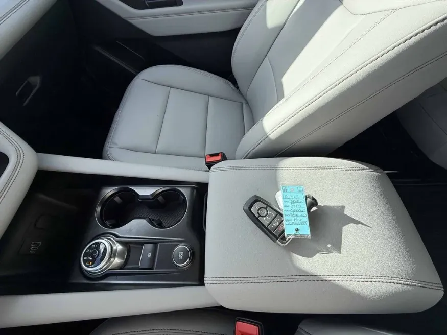 2026 Ford Explorer | Photo 25 of 28