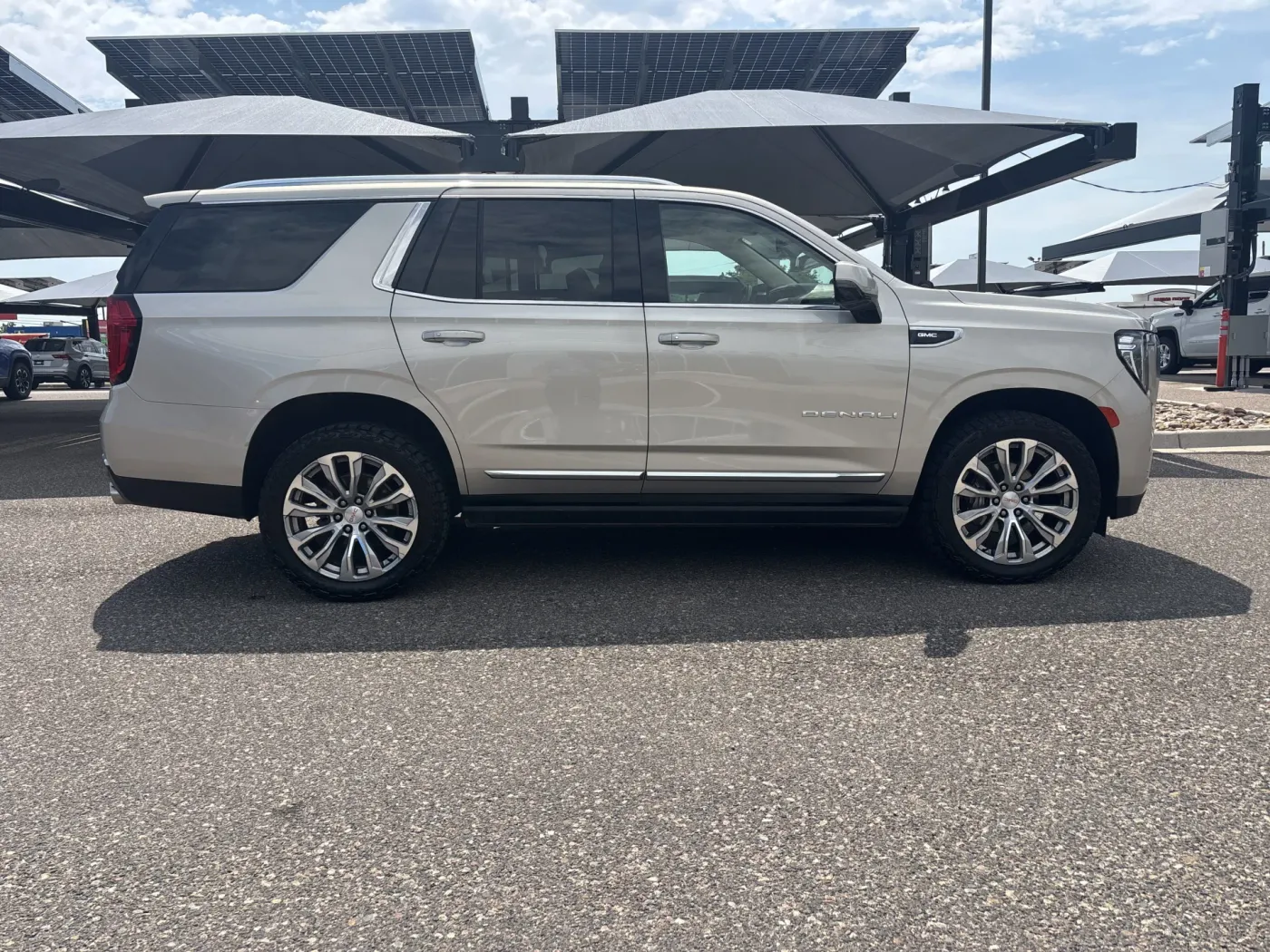 2022 GMC Yukon Denali | Photo 5 of 25